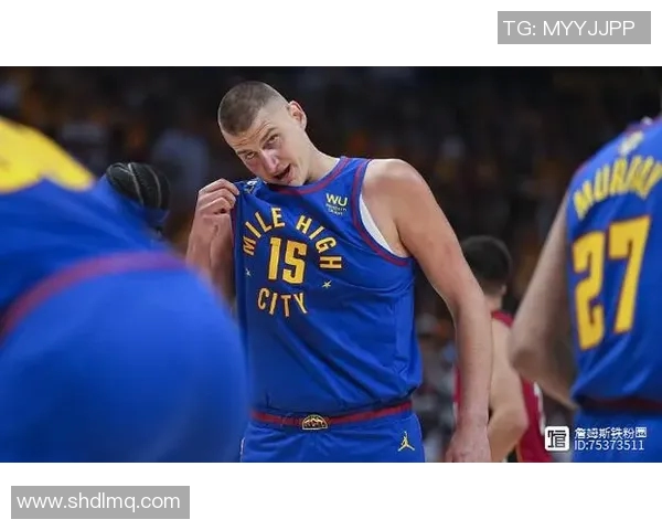 掘金赛场爆发小插曲，裁判如何处理？